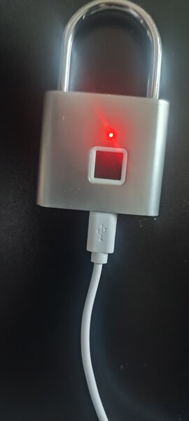 Lacat biometric cu amprenta